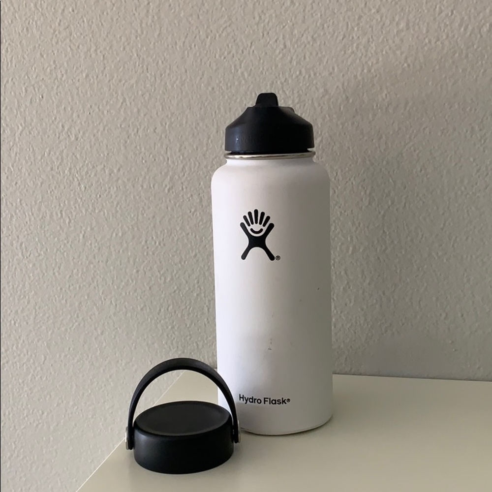 White hydro flask and straw lid.